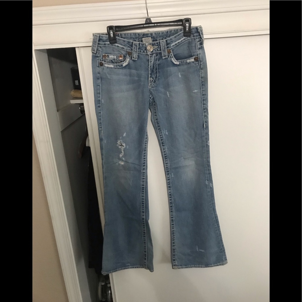 Women’s distressed jeans